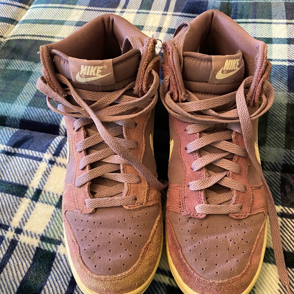 Nike Dunks sneakers 7 Mens 8.5 Womens